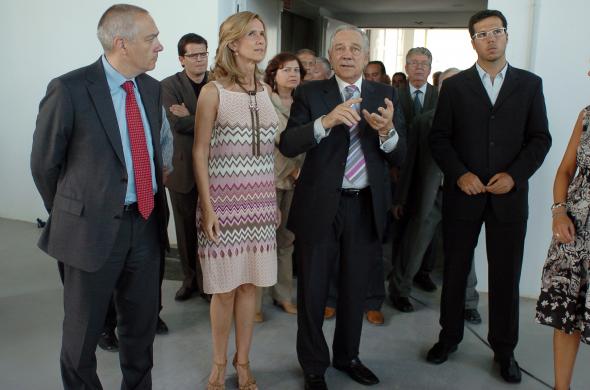 La Ministra de CiÃ¨ncia, InnovaciÃ³ i Tecnologia, Cristina Garmendia, ha visitat les obres de la nova seu de Leitat a Terrassa